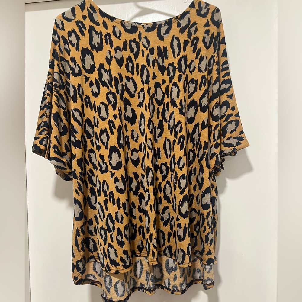 VGUC women’s size M shirt